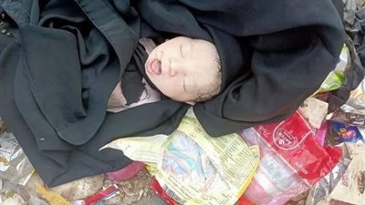 علاقة غير شرعية.. اعترافات صادمة للمتهمة بالتخلص من رضيعها وسط القمامة بالحوامدية