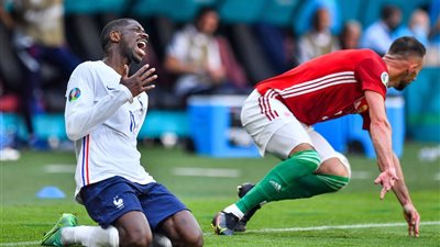 ديمبيلي يقترب من تجديد عقده مع برشلونة