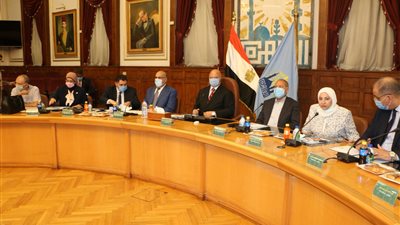 محافظ القاهرة يستعرض مع مسئولي مركز معلومات شبكات المرافق إنجازات 2021