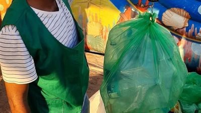 البيئة تنفذ أكبر حملة لتنظيف الشواطئ بالإسكندرية بطول حوالي ٥ كم