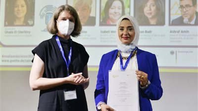 انجي الطوخي تفوز بالجائزة الأولى لمسابقة مشروع الصحافة والعلوم في الشرق الأوسط