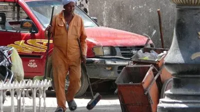 الشرشابي: عامل النظافة ليس متسولا.. وراتبه 3 آلاف جنيه