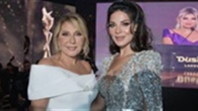 بكلمات مليئة بالحب..نادية الجندي تهنئ نادين نجيم على جائزتها 