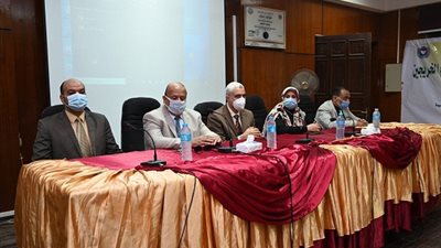 رئيس جامعة الفيوم يشهد الملتقى التوظيفي التاسع بكلية التربية (صور)