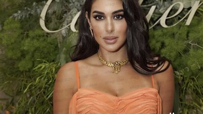 بالتاجير.. ياسمين صبري تبهر جمهورها  من طائرتها الخاصة 