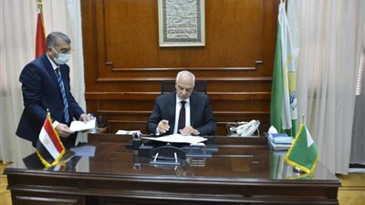 محافظ الجيزة يعتمد حركة مديري ووكلاء الإدارات التعليمية
