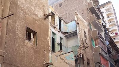 إصابة سيدة في سقوط بلكونة منزل بالفيوم 