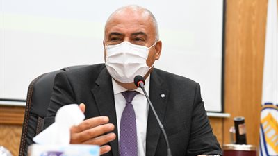 محافظ قنا: منع دخول أي موظف لعمله لم يتلق لقاح كورونا