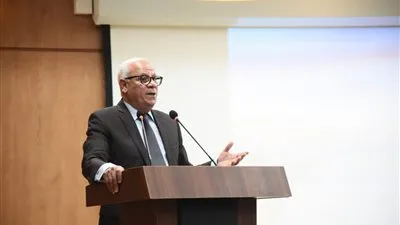 محافظ بورسعيد يبحث استعدادات استقبال العام الدراسي الجديد 