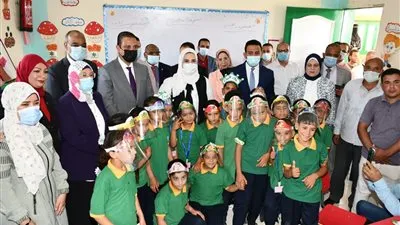 وزيرة التضامن ومحافظ الفيوم يتفقدان إحدى مدارس التعليم المجتمعي بطامية