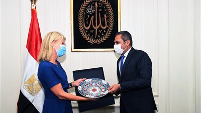 الإسكان تبحث مع وزيرة التجارة السويدية التعاون فى مجال النقل الذكى 