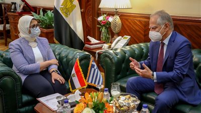 وزيرة الصحة تستقبل السفير اليوناني لدى مصر لبحث سبل  التعاون