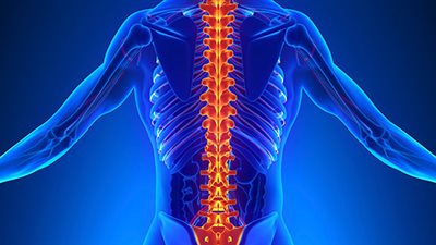 طبيب عظام يحذر من استخدام المحمول لفترات طويلة (فيديو)