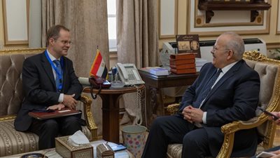 السفير البريطاني يشيد بدور وحدة مناهضة العنف ضد المرأة تحت قيادة الخشت 