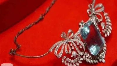 عرض قطع نادرة من مقتنيات الملكة فريدة بمتحف المجوهرات بالإسكندرية (صور)