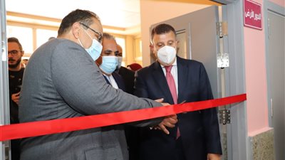 رئيس جامعة عين شمس يشهد عددا من الافتتاحات بالمستشفى التخصصي (صور) 