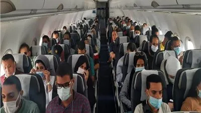 رحلة العمر.. أوائل الثانوية العامة يغادرون مطار القاهرة الدولي 