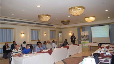 محافظ المنيا يشهد الاجتماع الأول للجنة العليا لإدارة المخلفات الصلبة