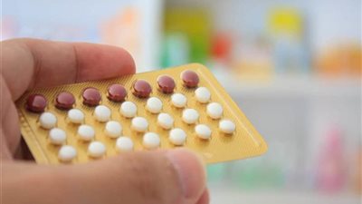 هل تسبب وسائل منع الحمل سرطان الثدي؟.. طبيب يجيب
