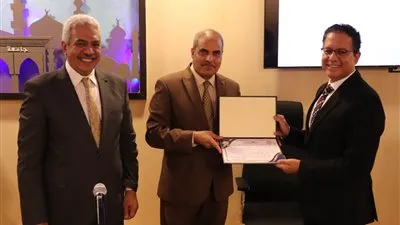 رئيس جامعة الأزهر يكرم أعضاء هيئة التدريس