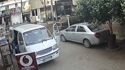 تحرش بطفلتين أمام شقيقهما.. 