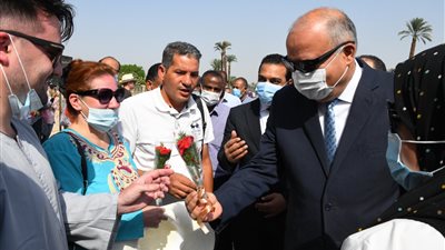 وسط حضور السائحين.. محافظ قنا يشهد الإحتفال باليوم العالمى للسياحة