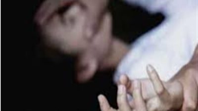 استدرجها داخل منزله.. استمرار حبس متهم بهتك عرض طفلة من ذوي الاحتياجات