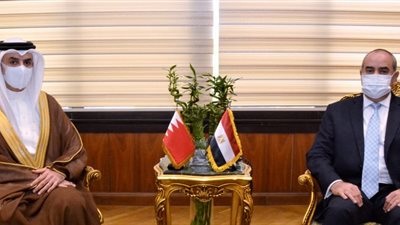 وزير الطيران يلتقي سفير البحرين لبحث تعزيز التعاون المشترك 