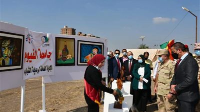 طلاب جامعة الفيوم يشاركون في مشروع الأزمات والكوارث ببحيرة قارون 