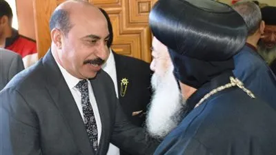 محافظ أسوان ينعي الأنبا هدرا: فقدنا قامة دينية ووطنية 