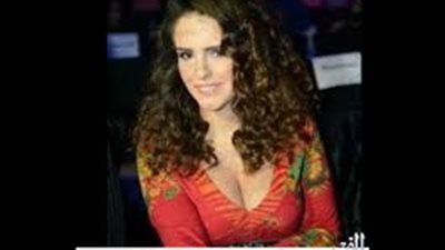 دنيا عبدالعزيز تعلن عن انتهائها من مسرحية 