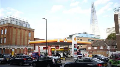 بريطانيا تضع الجيش في حالة تأهب للتعامل مع نقص محتمل للوقود