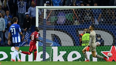 عاجل - محمد صلاح يسجل هدفًا عالميًا مع ليفربول أمام بورتو (فيديو)