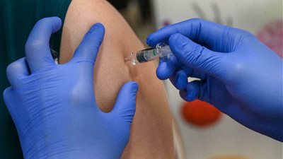 الصحة: منح الجرعة المعززة من لقاح كورونا بعد الوصول للمناعة المجتمعية (فيديو)