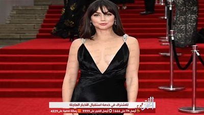 آنا دي أرماس بإطلالة 