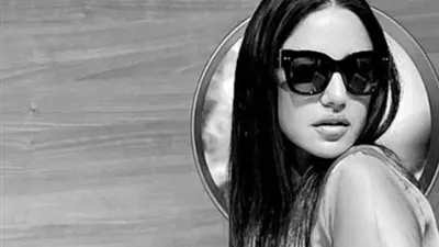 دره تخطف أنظار متابعيها بالأبيض والأسود عبر 