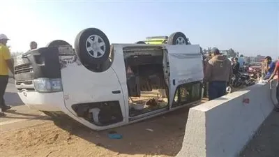 إصابة 14 شخصا في إنقلاب سيارة علي طريق جمصة (صور)