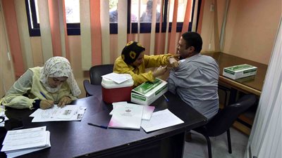 تطعيم العاملين بشركة مياه سوهاج بلقاح فيروس كورونا