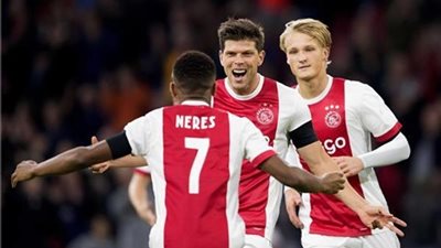 نجم أياكس يشعل الصراع بين عمالقة أوروبا