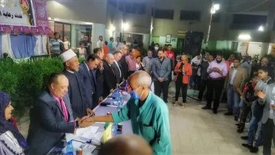 شباب ملوي بالمنيا يكرم عمال النظافة في مبادرة 