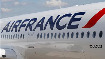 الطيران المدني الفرنسي يعلق الرحلات من مطاري باريس