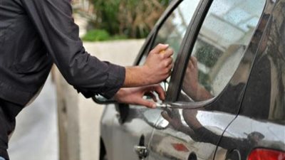 التحقيق مع تشكيل عصابي تخصص في سرقة السيارات بأسلوب كسر الكالون بالجيزة