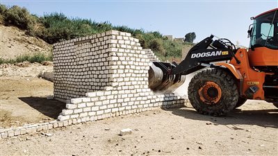 ضمن الموجة 18..  إزالة 9 حالات تعدٍ على الأراضي الزراعية وحرم الري بالفيوم