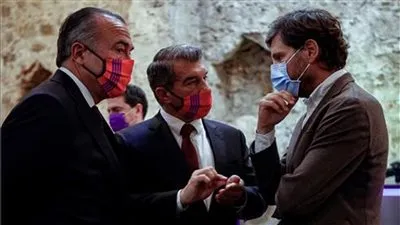 برشلونة يحسم مصير كومان بعد موقعة أتلتيكو مدريد