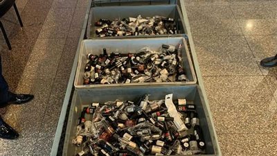 ضبط كمية كبيرة من مستحضرات التجميل قبل تهريبها بمطار الغردقة الدولي (صور)