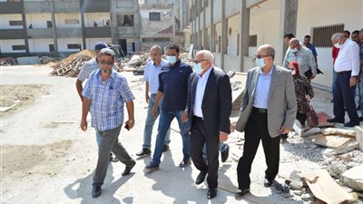 المحافظ يتابع أعمال تطوير مدرسة بورسعيد الثانوية التجارية 