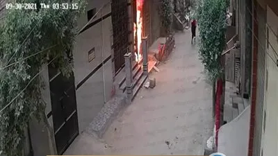 ننشر لحظة حرق سيدة لجارها بالبنزين حتى الموت بالهرم (فيديو)