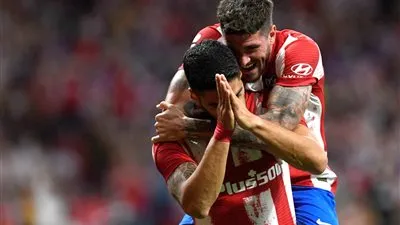 عاجل - أتلتيكو مدريد يقهر برشلونة في الليجا.. وسواريز يرد بقوة على كومان