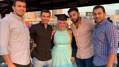 امرأة مصرية تحصل على الليسانس في سن الـ50: كنت بذاكر 18 ساعة في اليوم