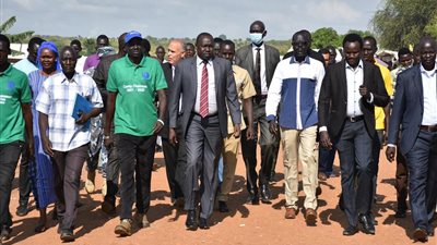 وزير الري: حفر 3 آبار وتنفيذ 7 محطات مياه شرب جوفية بجنوب السودان 